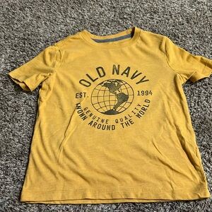 3/$10 Boys Old Navy Graphic Design Short Sleeve Shirt Size Small 6-7 Yellow